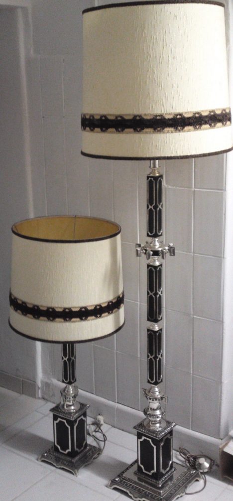 Designer Stehlampe mit Metallfuß und Schirm aufwendige und massive Verarbeitung. Gesamthöhe: 174cm