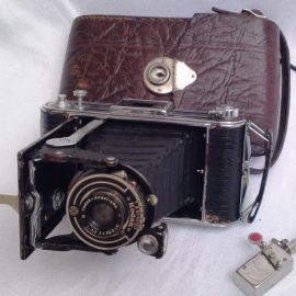 Rollfilm-Kamera mit herausziehbarem Balgen